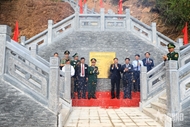 奠边省举行阿帕寨旗台工程挂牌仪式